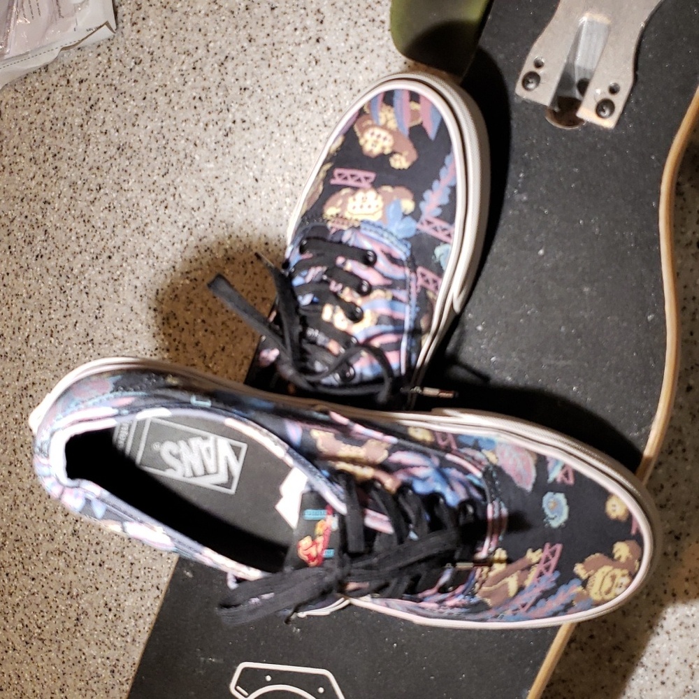 Vans "Off the wall" Nintendo Game Over Donkey Kong skateboard shoes.